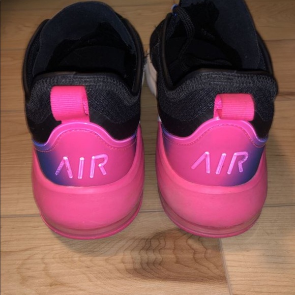 Womans Nike Airs - Picture 2 of 5
